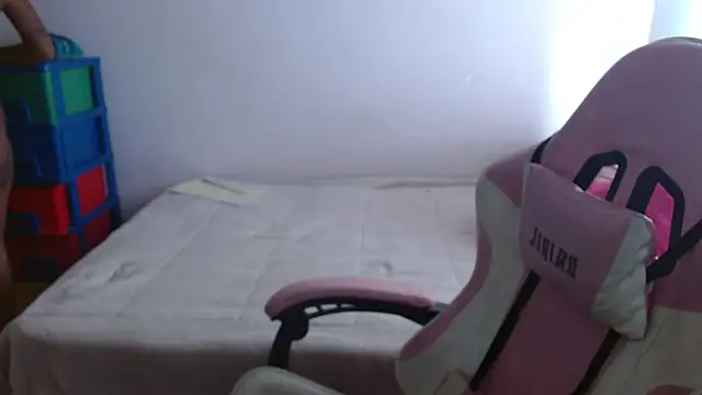 TiffanyRoouse online show from February 2025 05:48:01 PM