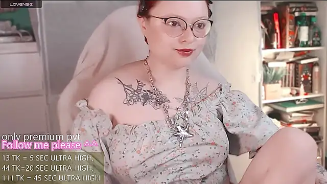 Snapshot of me__hanna chatting on May 2026 01:33:02 AM me hanna online show from May 2026 01:33:02 AM