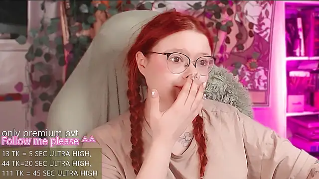 Snapshot of me__hanna chatting on June 2026 03:31:01 AM me hanna online show from June 2026 03:31:01 AM