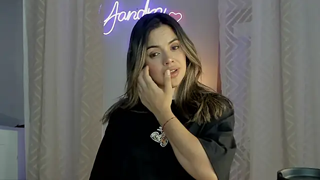 yandracelisofficial online show from February 2025 02:25:01 AM