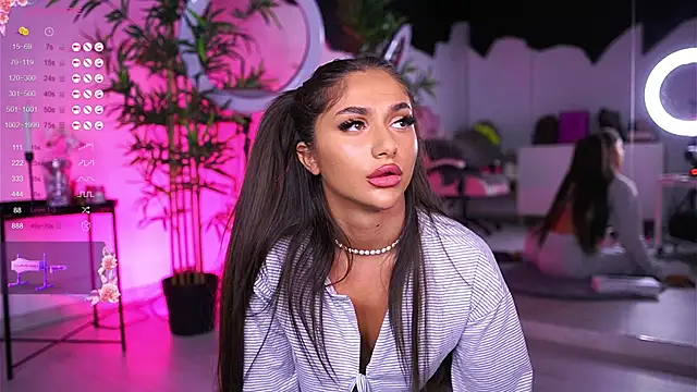 Snapshot of VanessaSimon chatting on January 2025 06:16:01 AM VanessaSimon online show from January 2025 06:16:01 AM