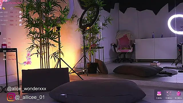 Snapshot of VanessaSimon chatting on March 2025 09:51:01 AM VanessaSimon online show from March 2025 09:51:01 AM