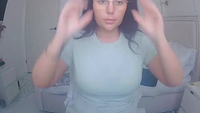 magical mia online show from April 2026 10:13:02 AM