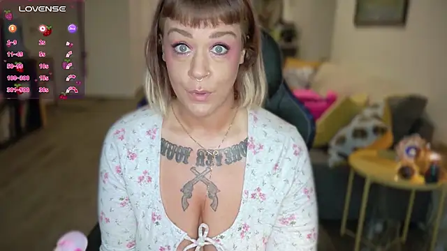 Snapshot of WendyDarling chatting on February 2025 08:25:01 PM WendyDarling online show from February 2025 08:25:01 PM