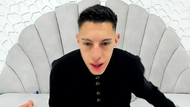 Snapshot of thiago19s chatting on May 2026 01:38:01 PM thiago19s online show from May 2026 01:38:01 PM
