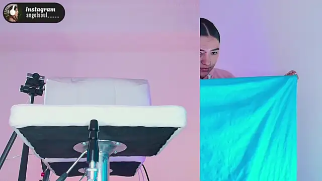 Angelst   online show from November 2025 07:51:02 AM