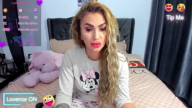 GlossyDiamondX online show from January 2026 03:43:01 AM