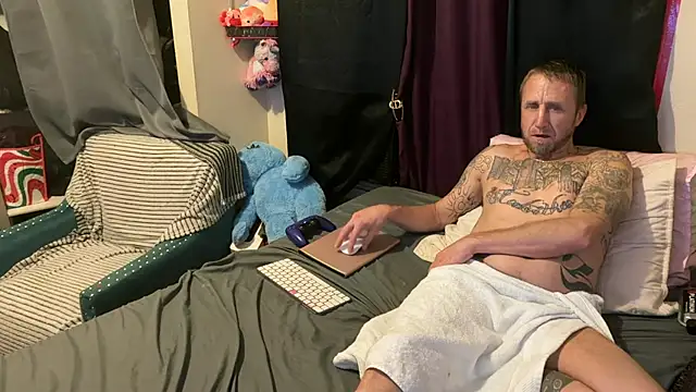 Snapshot of SexyDaddy303666 chatting on March 2026 04:17:02 AM SexyDaddy303666 online show from March 2026 04:17:02 AM