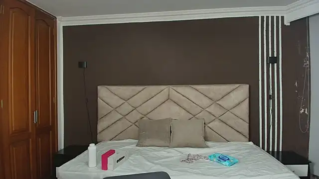 Raquel jones online show from September 2025 12:06:01 PM