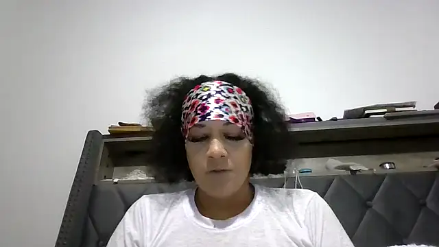 Snapshot of Ladycinnabon1 chatting on November 2025 01:52:02 AM Ladycinnabon1 online show from November 2025 01:52:02 AM