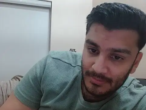 Snapshot of robintoit chatting on April 2026 06:25:01 PM robintoit online show from April 2026 06:25:01 PM