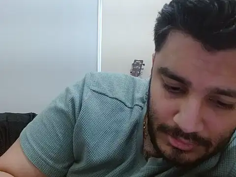 Snapshot of robintoit chatting on May 2026 05:13:01 AM robintoit online show from May 2026 05:13:01 AM