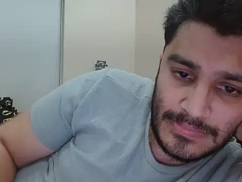 Snapshot of robintoit chatting on May 2026 05:43:01 PM robintoit online show from May 2026 05:43:01 PM