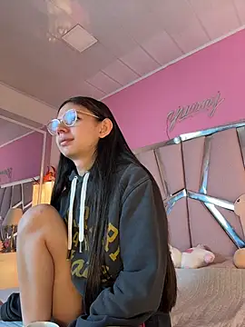 Bonniepark online show from April 2026 02:04:01 PM