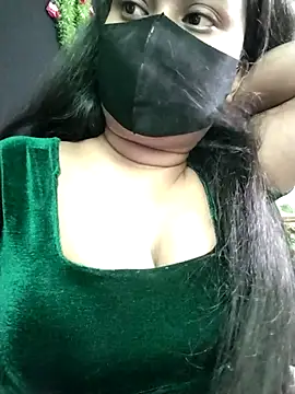 Idhika Paul online show from October 2025 01:17:01 AM