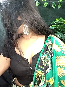 Idhika Paul online show from November 2025 12:27:02 PM