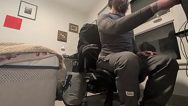 Armyexhibitionistvet online show from December 2025 08:30:02 AM