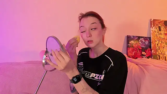 Snapshot of CrystalRey chatting on February 2025 04:22:01 AM CrystalRey online show from February 2025 04:22:01 AM