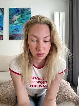 Snapshot of LuisaBecker chatting on May 2026 01:08:02 PM LuisaBecker online show from May 2026 01:08:02 PM