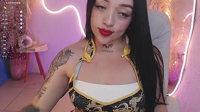 Snapshot of ViolettaHotLatin_ chatting on November 2025 12:38:01 PM ViolettaHotLatin online show from November 2025 12:38:01 PM