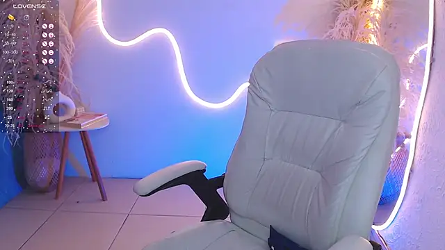 Snapshot of ViolettaHotLatin_ chatting on November 2025 12:39:02 PM ViolettaHotLatin online show from November 2025 12:39:02 PM