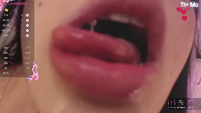 Snapshot of ViolettaHotLatin_ chatting on May 2026 02:45:01 PM ViolettaHotLatin online show from May 2026 02:45:01 PM