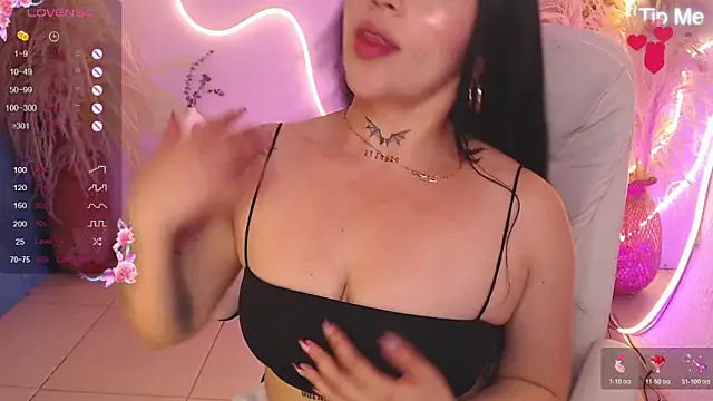 Snapshot of ViolettaHotLatin_ chatting on June 2026 11:34:02 AM ViolettaHotLatin online show from June 2026 11:34:02 AM