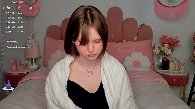 Snapshot of MaryLew chatting on February 2026 06:40:02 AM MaryLew online show from February 2026 06:40:02 AM