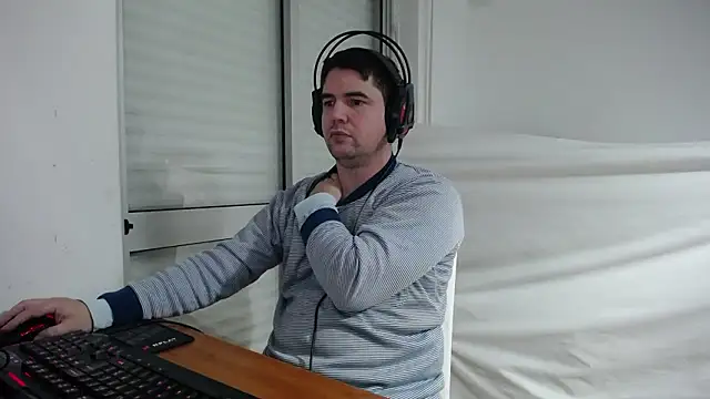 Snapshot of Kohaynewbie chatting on January 2026 08:03:01 PM Kohaynewbie online show from January 2026 08:03:01 PM