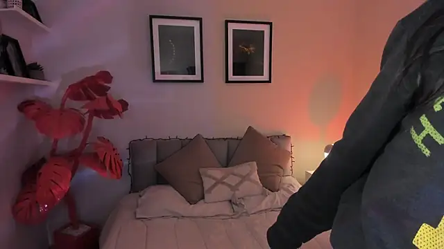 Violetta Nur online show from February 2026 09:09:02 PM