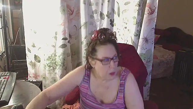 Snapshot of Ireallysquirt chatting on July 2026 04:14:02 AM Ireallysquirt online show from July 2026 04:14:02 AM