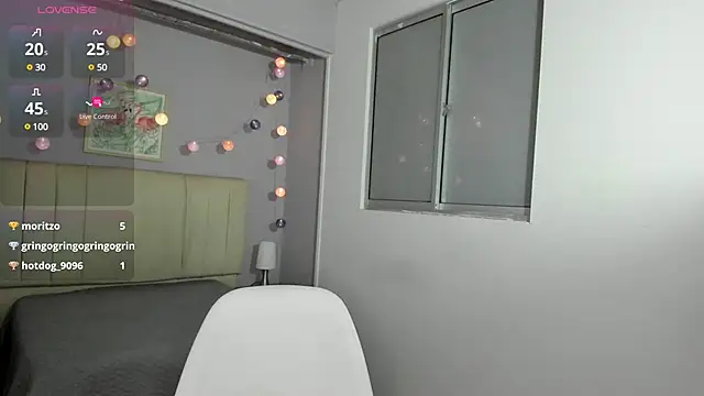 Snapshot of ema_saenz chatting on March 2025 09:58:02 PM ema saenz online show from March 2025 09:58:02 PM