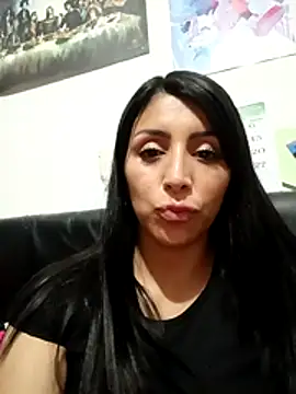 tiffani  love online show from December 2025 03:13:01 AM