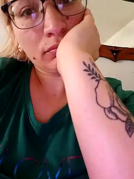 rusher27 online show from December 2025 04:16:01 PM