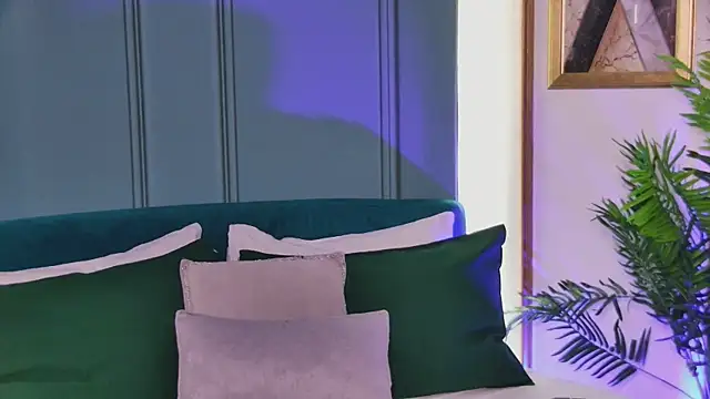 LunaWills  online show from February 2026 05:12:01 AM