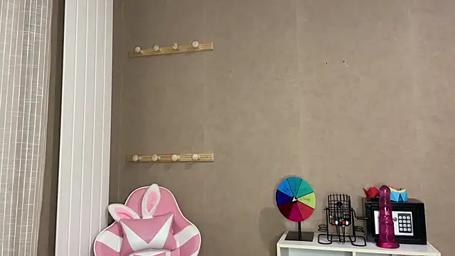 lucie mehott online show from October 2025 07:01:02 PM