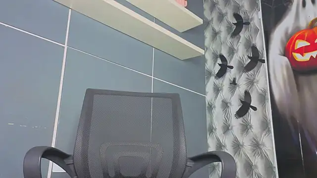 Hilary-banks online show from October 2025 05:18:01 AM