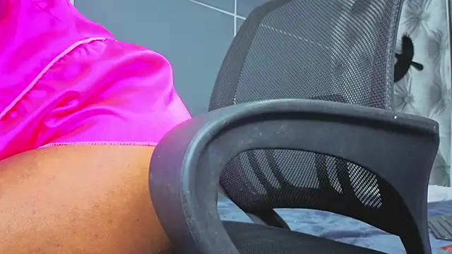 Hilary-banks online show from October 2025 04:53:01 AM