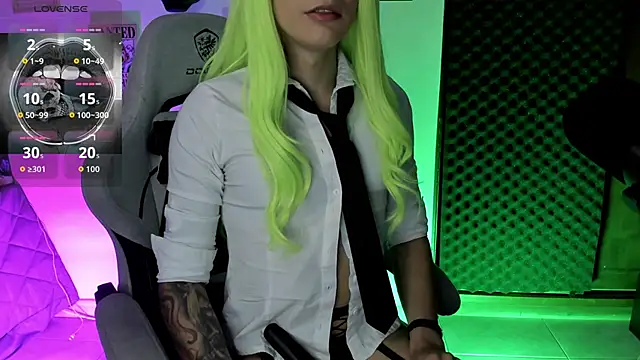 sofi pretty uwu- online show from November 2025 09:22:01 AM