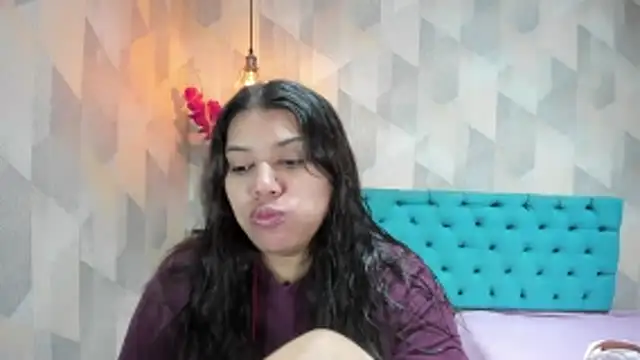 Snapshot of LindaBreeS chatting on June 2026 01:39:02 PM LindaBreeS online show from June 2026 01:39:02 PM