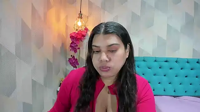 Snapshot of LindaBreeS chatting on June 2026 02:17:02 PM LindaBreeS online show from June 2026 02:17:02 PM