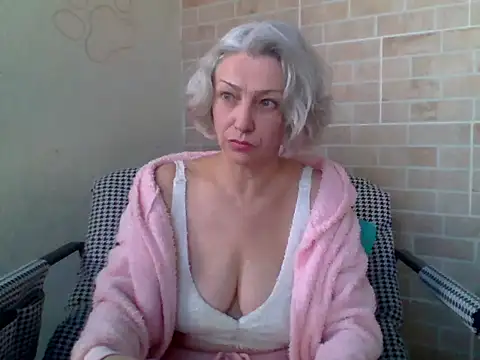 Lorie Carrie online show from March 2026 12:33:01 PM