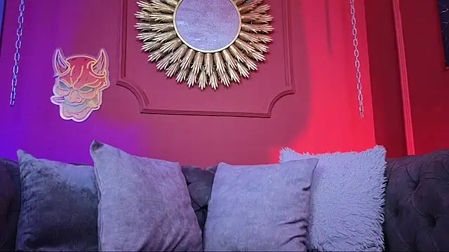 Julieta Russell online show from November 2025 12:27:02 PM