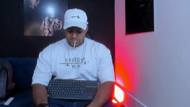 Big furry bear13 online show from November 2025 05:42:01 AM