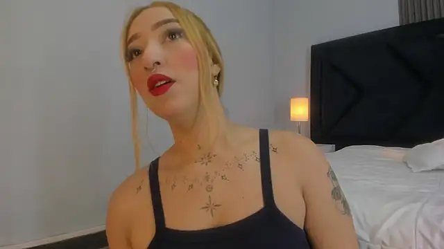 Snapshot of MollyCruz chatting on February 2025 11:39:02 AM MollyCruz online show from February 2025 11:39:02 AM