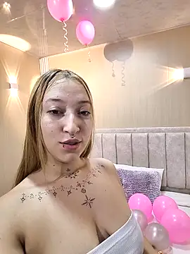 Snapshot of MollyCruz chatting on November 2025 10:37:02 AM MollyCruz online show from November 2025 10:37:02 AM