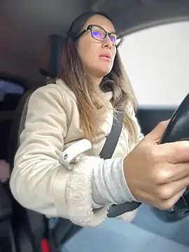 HotXMom online show from November 2025 06:47:02 AM