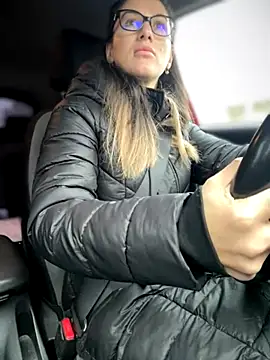 HotXMom online show from November 2025 06:46:02 AM