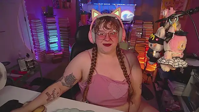Snapshot of FatVeronica chatting on August 2026 07:27:02 PM FatVeronica online show from August 2026 07:27:02 PM