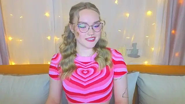 Aurora Golden1 online show from March 2025 04:04:02 PM